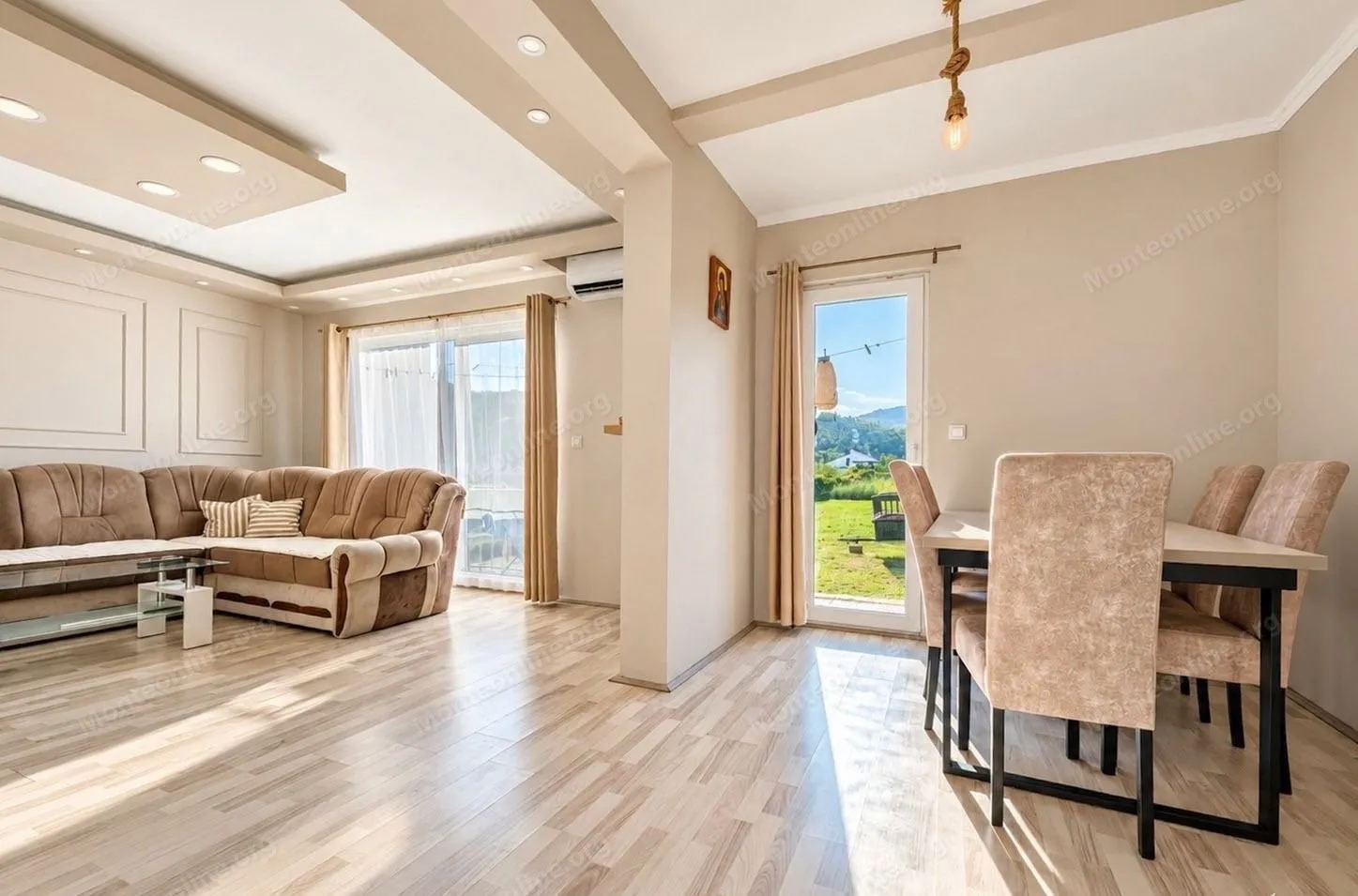 Living room with dining area and natural view.