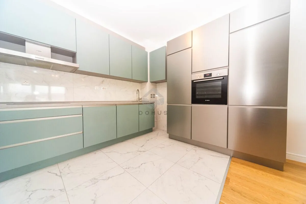 Izdavanje, trosoban stan, 108m², Podgorica, Crna Gora