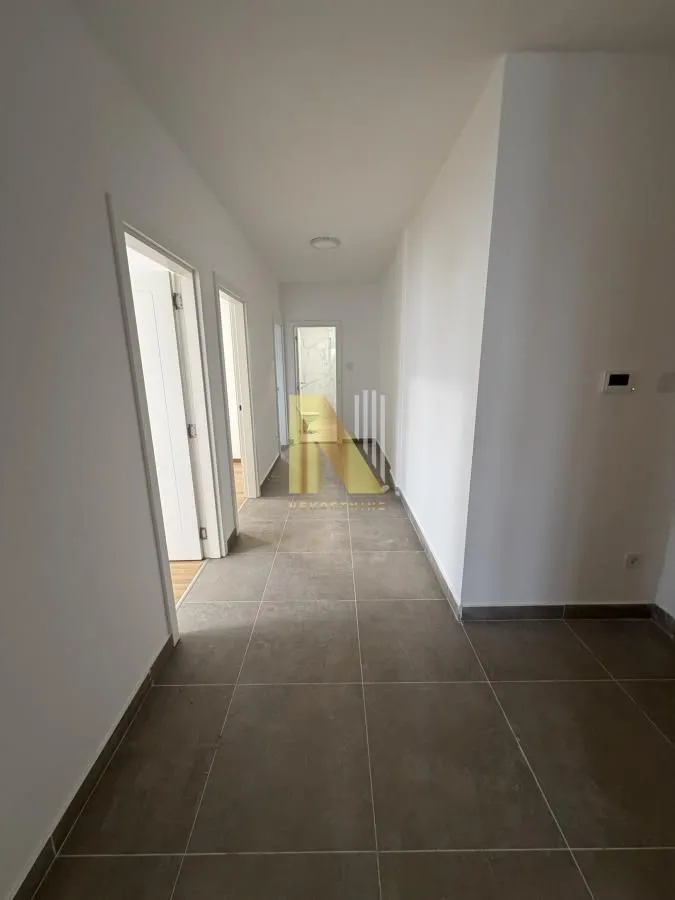 Prodaja, trosoban stan, 74m², Avijatičarsko naselje, Novi Sad Sve Podlokacije