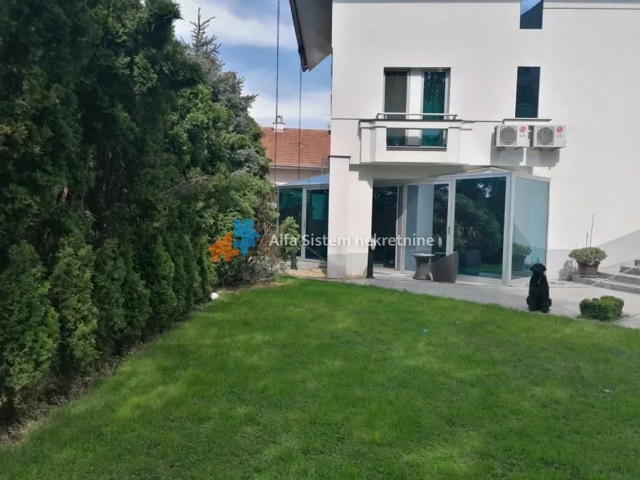 Rent, house, 365m², Uciteljsko Naselje, Zvezdara Sve Podlokacije