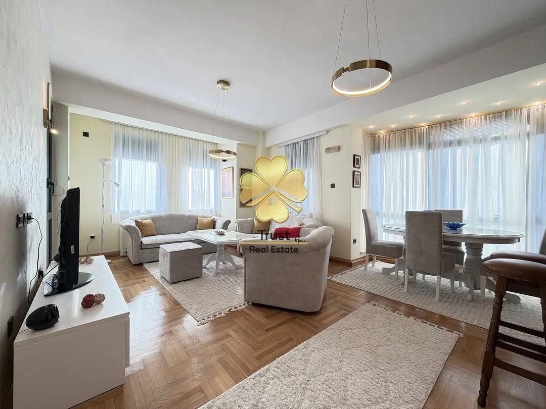 Izdavanje, dvosoban stan, 76m², Centar, Podgorica
