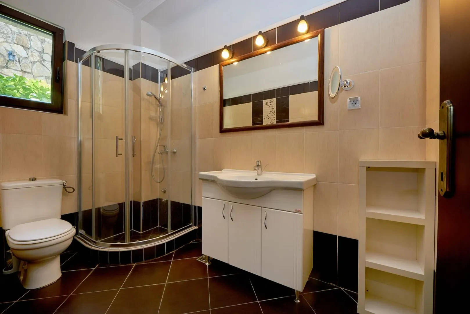 Prodaja, kuća, 235m², Kostanjica, Kotor