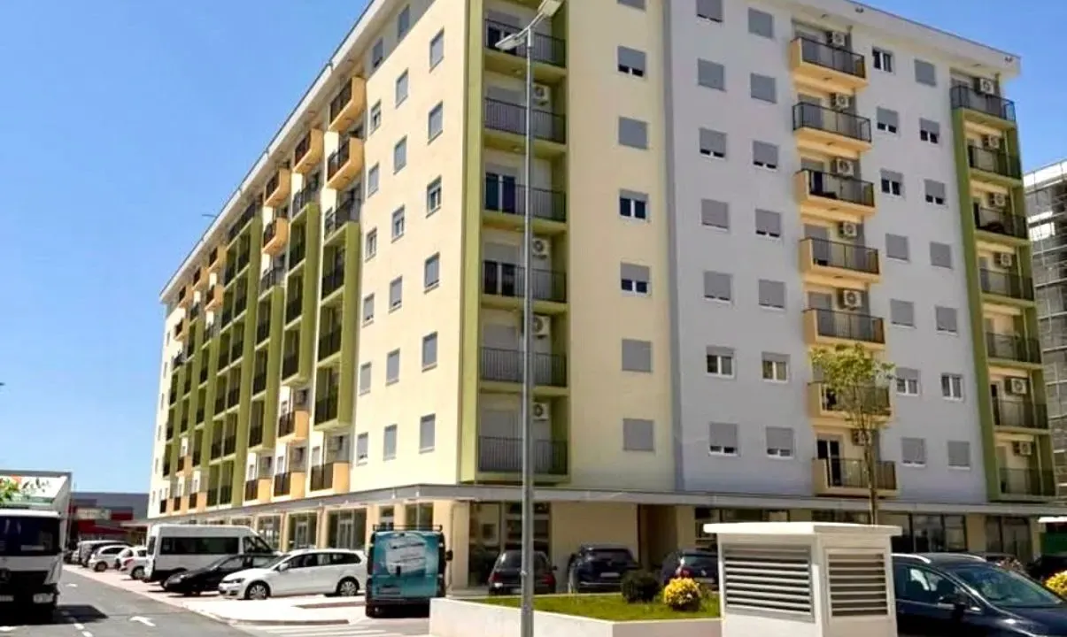Izdavanje, jednosoban stan, 42m², Pobrežje, Podgorica