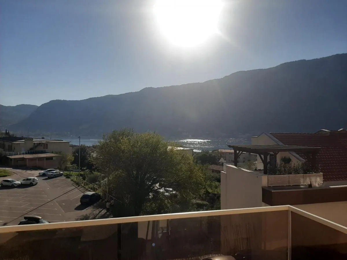 Rent, two bedroom apartment, 65m², Dobrota, Kotor