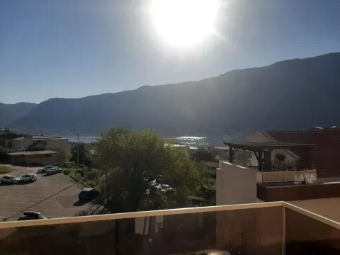 Izdavanje, dvosoban stan, 65m², Dobrota, Kotor - image 14