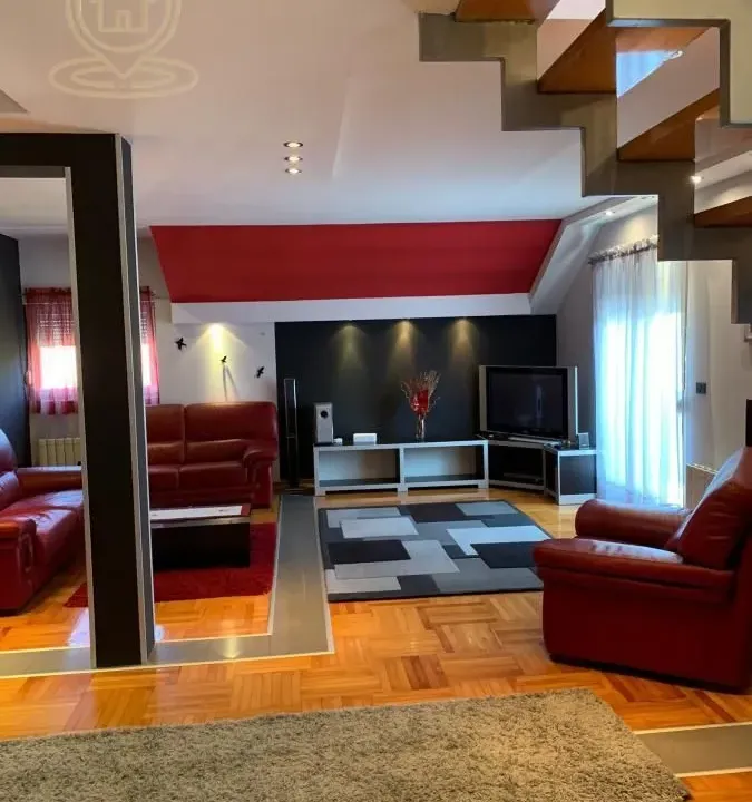 Izdavanje, trosoban stan, 120m², Autokomanda, Voždovac Sve Podlokacije