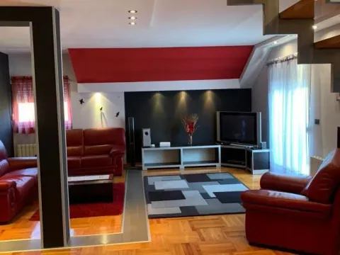 Izdavanje, trosoban stan, 120m², Autokomanda, Voždovac Sve Podlokacije