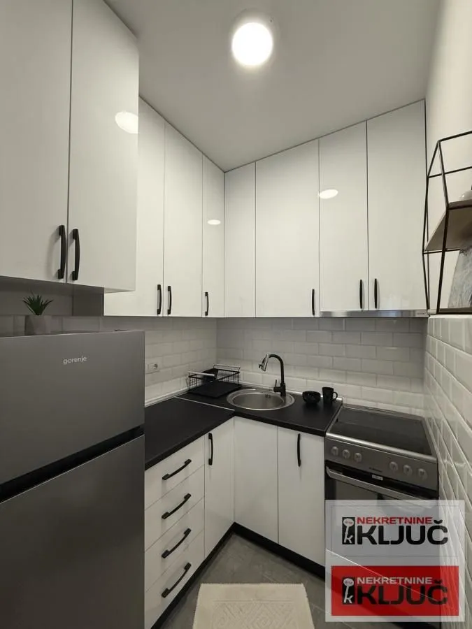 Izdavanje, jednosoban stan, 37m², Bulevar Evrope, Novi Sad Sve Podlokacije