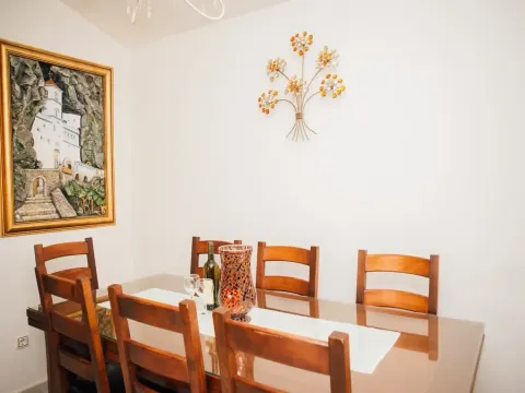 Izdavanje, stan, 130m², Kotor, Crna Gora - image 3