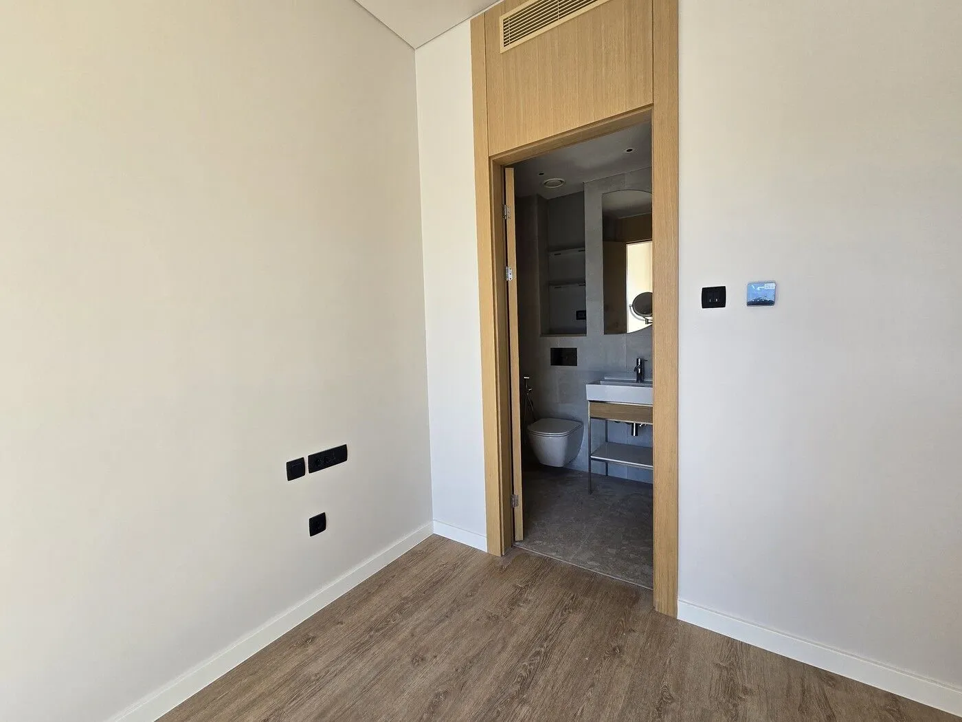 Prodaja, dvosoban stan, 93m², Tivat, Crna Gora