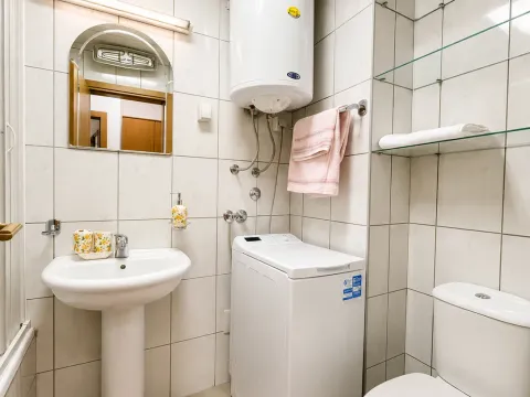 Rent, one bedroom apartment, 40m², Blok 9, Podgorica - image 8
