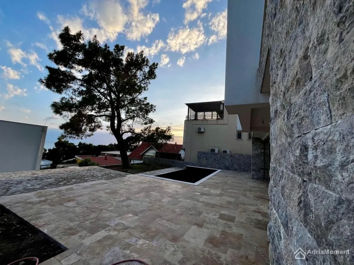 Sale, house, 292m², Šušanj, Bar