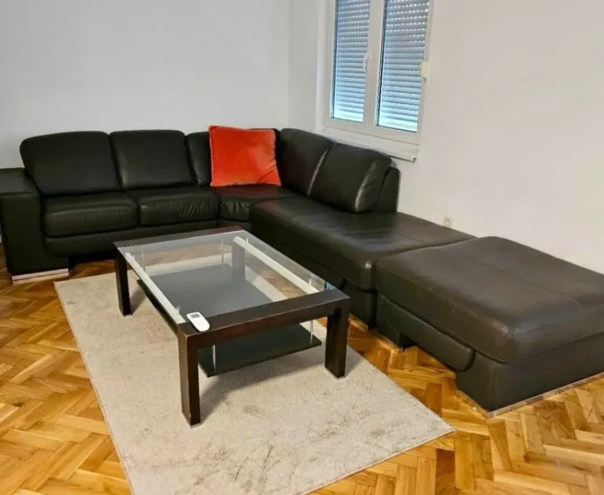 Izdavanje, jednosoban stan, 46m², Blok 6, Podgorica