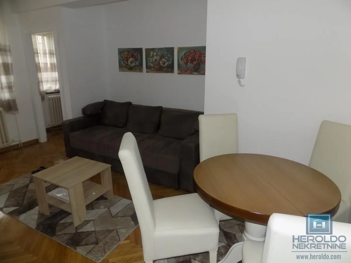 Izdavanje, dvosoban stan, 46m², Centar, Paraćin