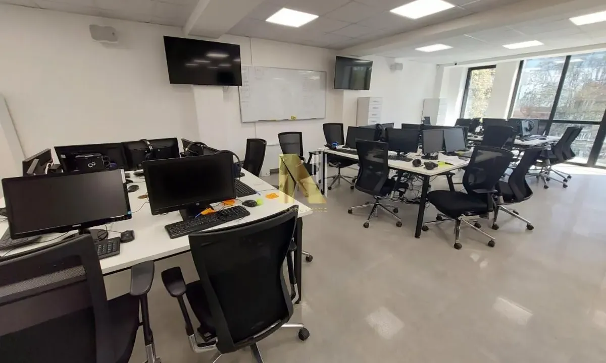 Izdavanje, poslovni prostor, 268m², Bulevar Oslobodjenja, Novi Sad Sve Podlokacije