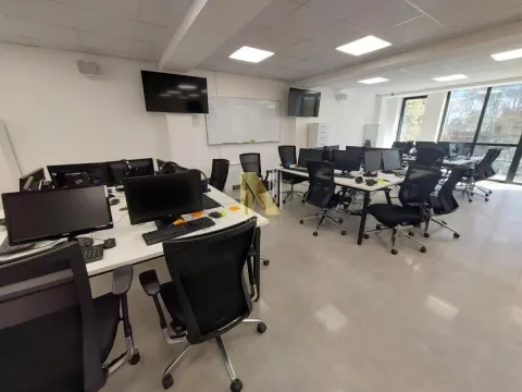 Izdavanje, poslovni prostor, 268m², Bulevar Oslobodjenja, Novi Sad Sve Podlokacije