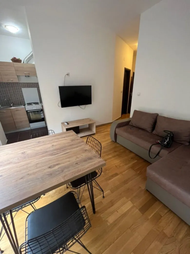 Izdavanje, jednosoban stan, 40m², Momišići, Podgorica