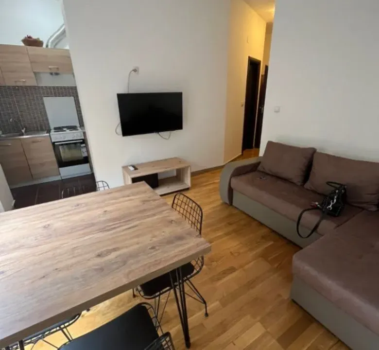 Izdavanje, jednosoban stan, 40m², Momišići, Podgorica