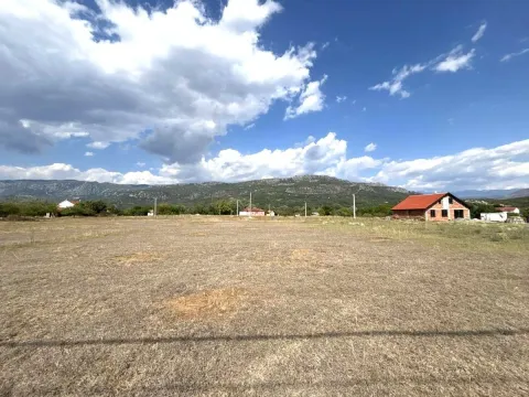 Zemljište in Pričelje