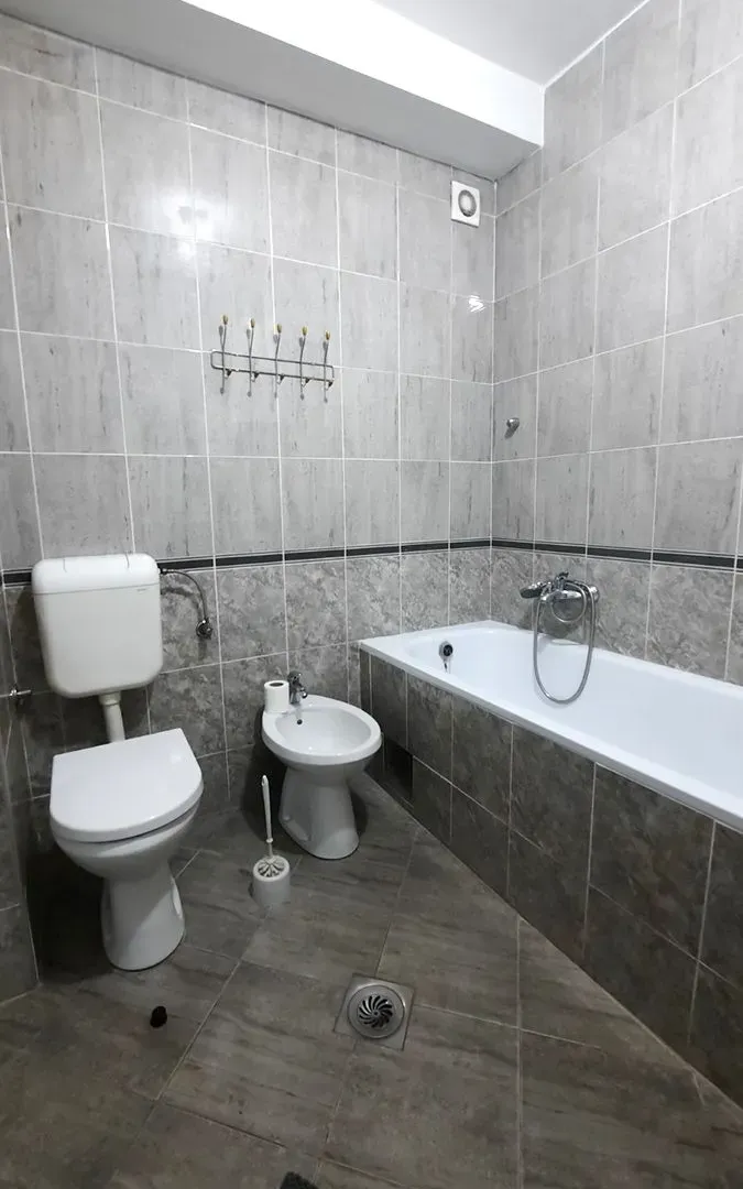 Izdavanje, dvosoban stan, 61m², Autokomanda, Voždovac Sve Podlokacije