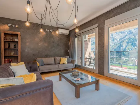 Prodaja, trosoban stan, 132m², Škaljari, Kotor - image 4