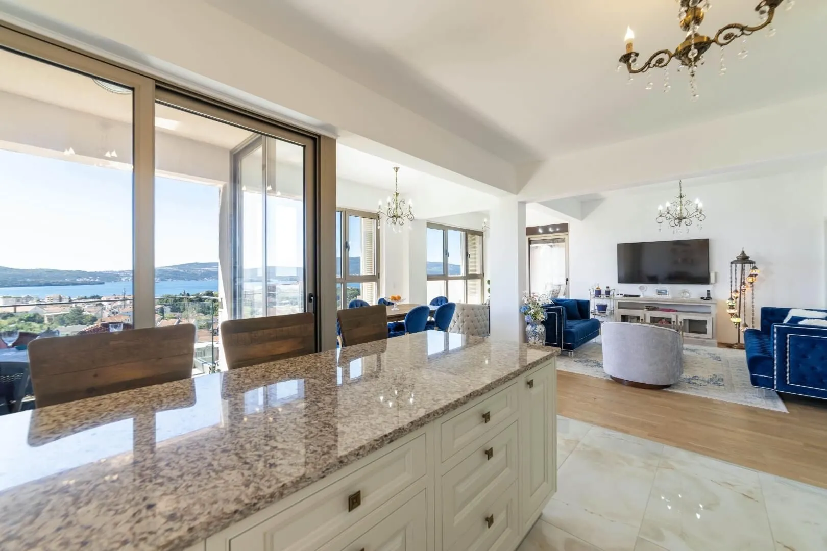 Prodaja, trosoban stan, 120m², Tivat, Crna Gora