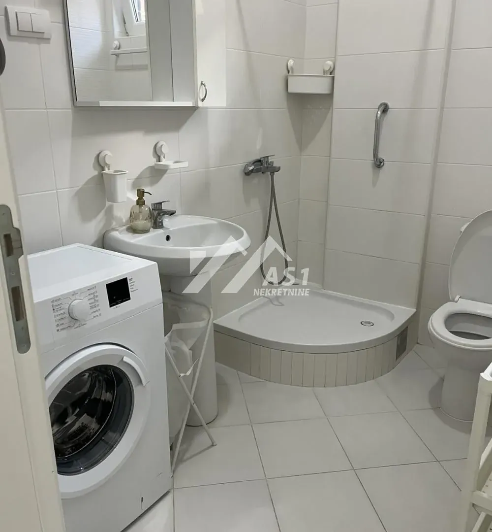Izdavanje, jednosoban stan, 31m², Adamovićevo Naselje, Novi Sad Sve Podlokacije