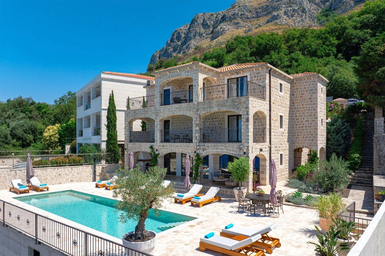 Stan-na-dan, kuća, 374m², Reževići, Budva