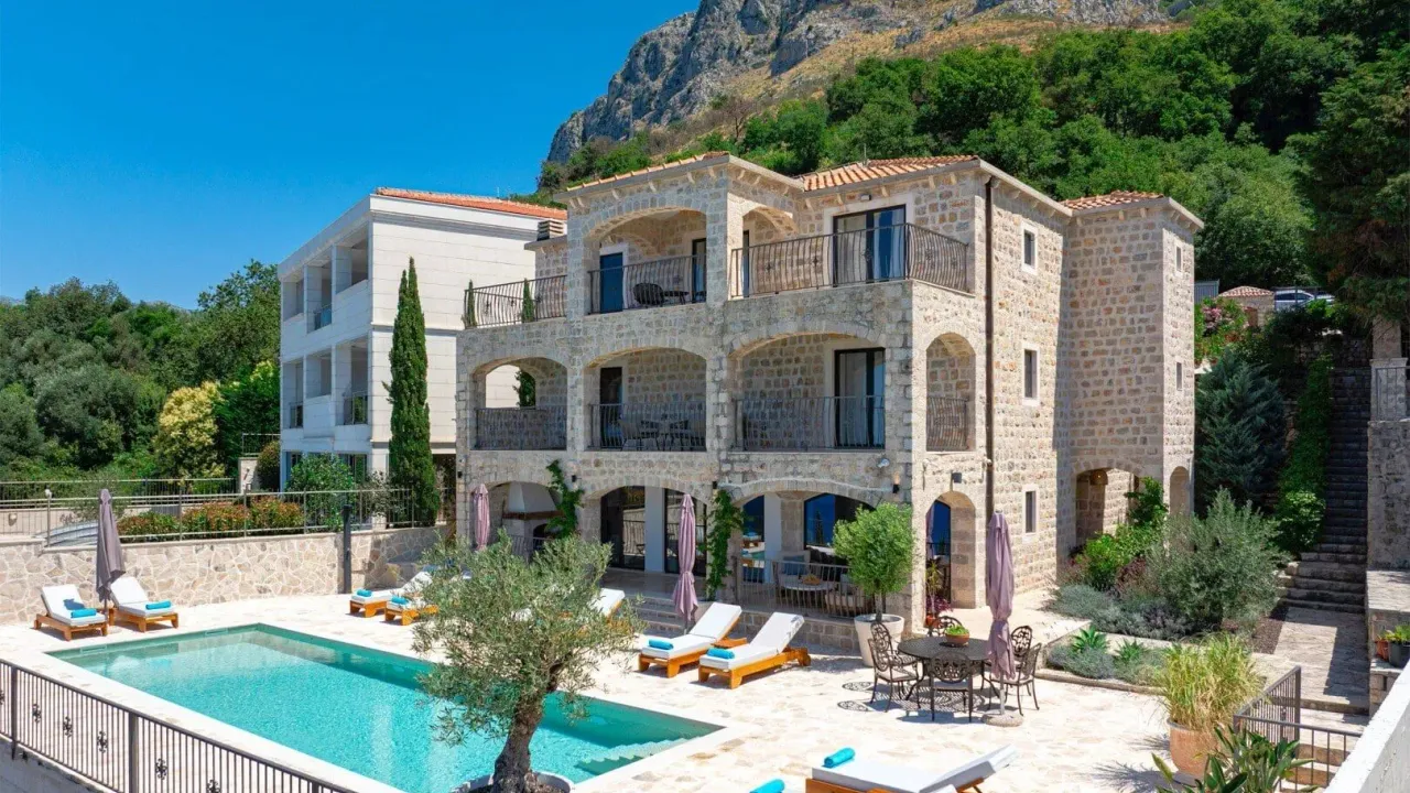 Stan-na-dan, kuća, 374m², Reževići, Budva