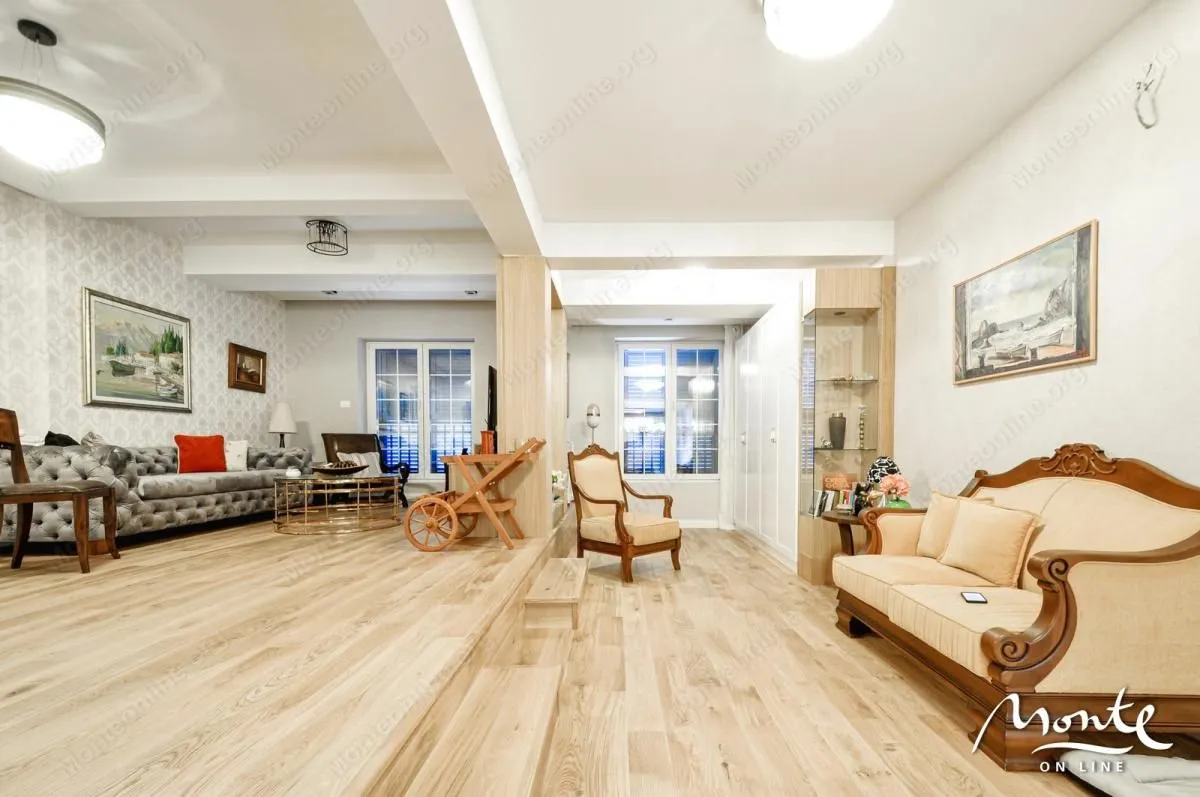 Prodaja, kuća, 240m², Tivat, Crna Gora