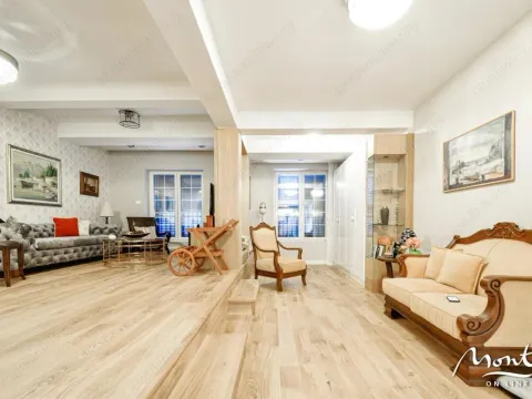 Prodaja, kuća, 240m², Tivat, Crna Gora - image 13