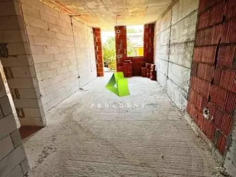 Prodaja, trosoban stan, 70m², Medijana, Niš - image 10