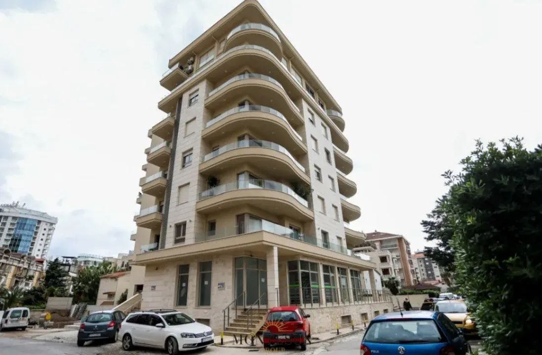 Prodaja, trosoban stan, 117m², Centar, Budva