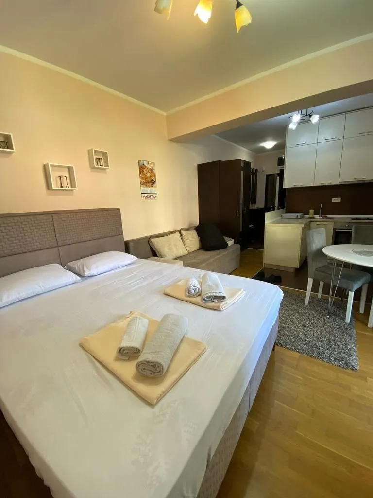 Izdavanje, garsonjera, 33m², Budva, Crna Gora