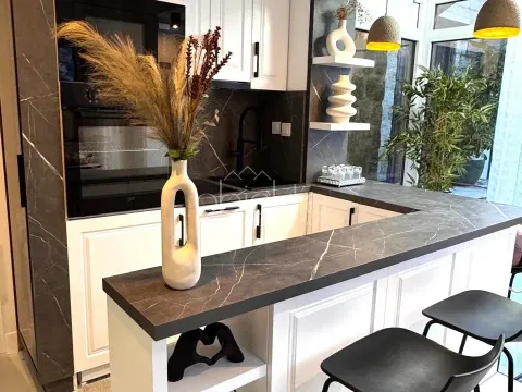 Prodaja, stan, 110m², Kotor, Crna Gora - image 2