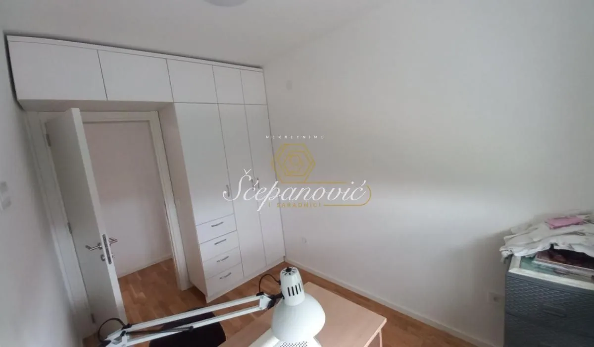 Prodaja, trosoban stan, 55m², Novo naselje, Novi Sad