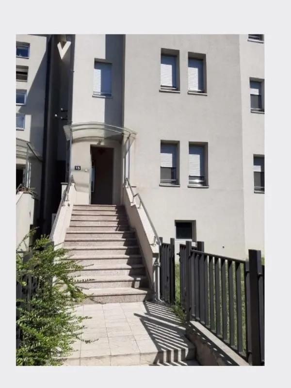 Izdavanje, četvorosoban stan, 125m², Savski Venac, Beograd