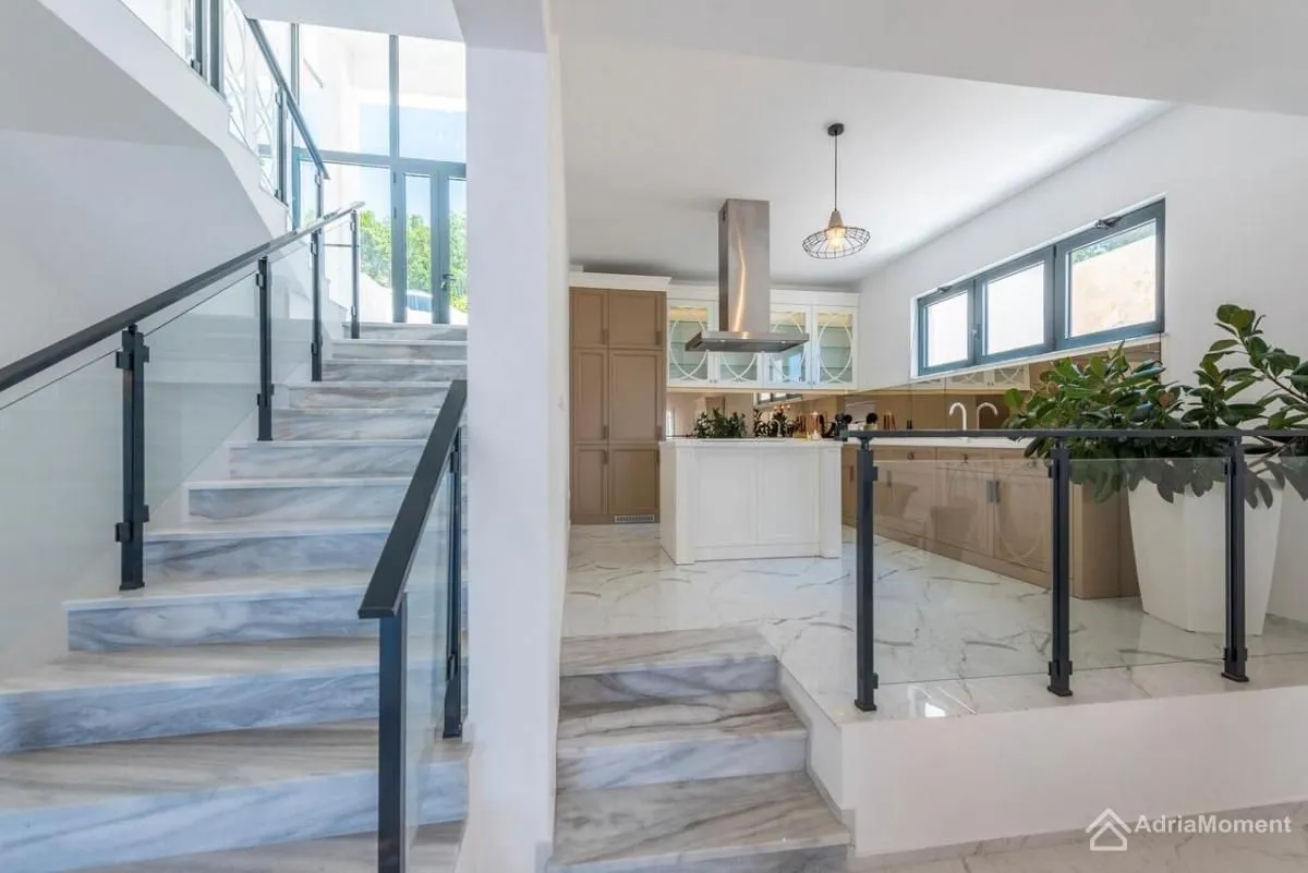 Prodaja, kuća, 240m², Utjeha, Bar
