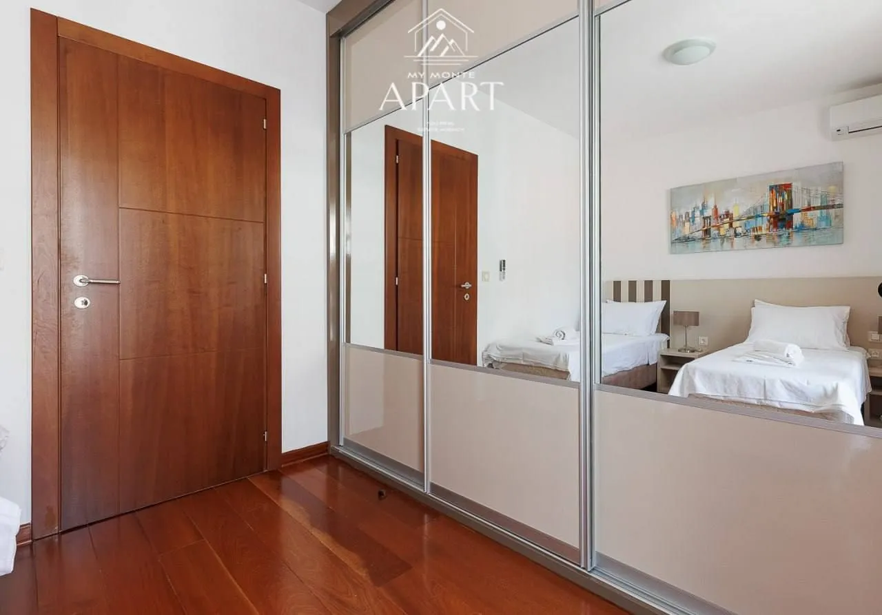 Rent, two bedroom apartment, 100m², Bečići, Budva