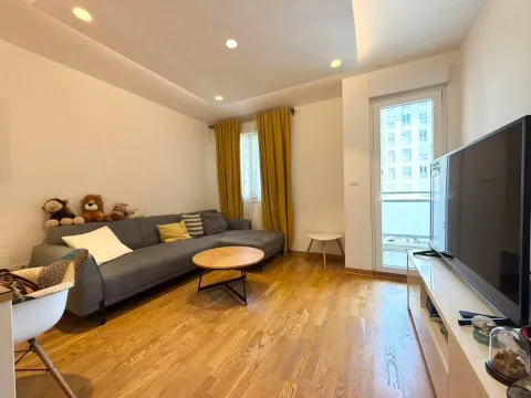 Prodaja, dvosoban stan, 70m², City Kvart, Podgorica - image 5