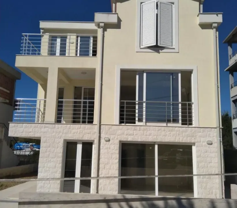 Prodaja, dvosoban stan, 73m², Herceg Novi, Crna Gora