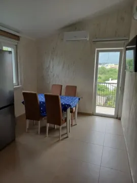 Kitchen with a dining table and access to the terrace. - image 5