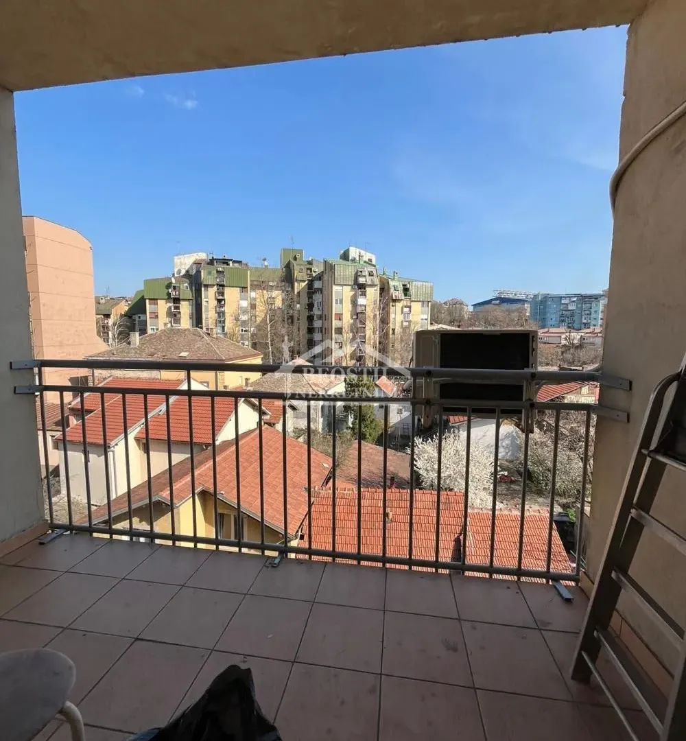 Prodaja, četvorosoban stan, 107m², Centar, Smederevo