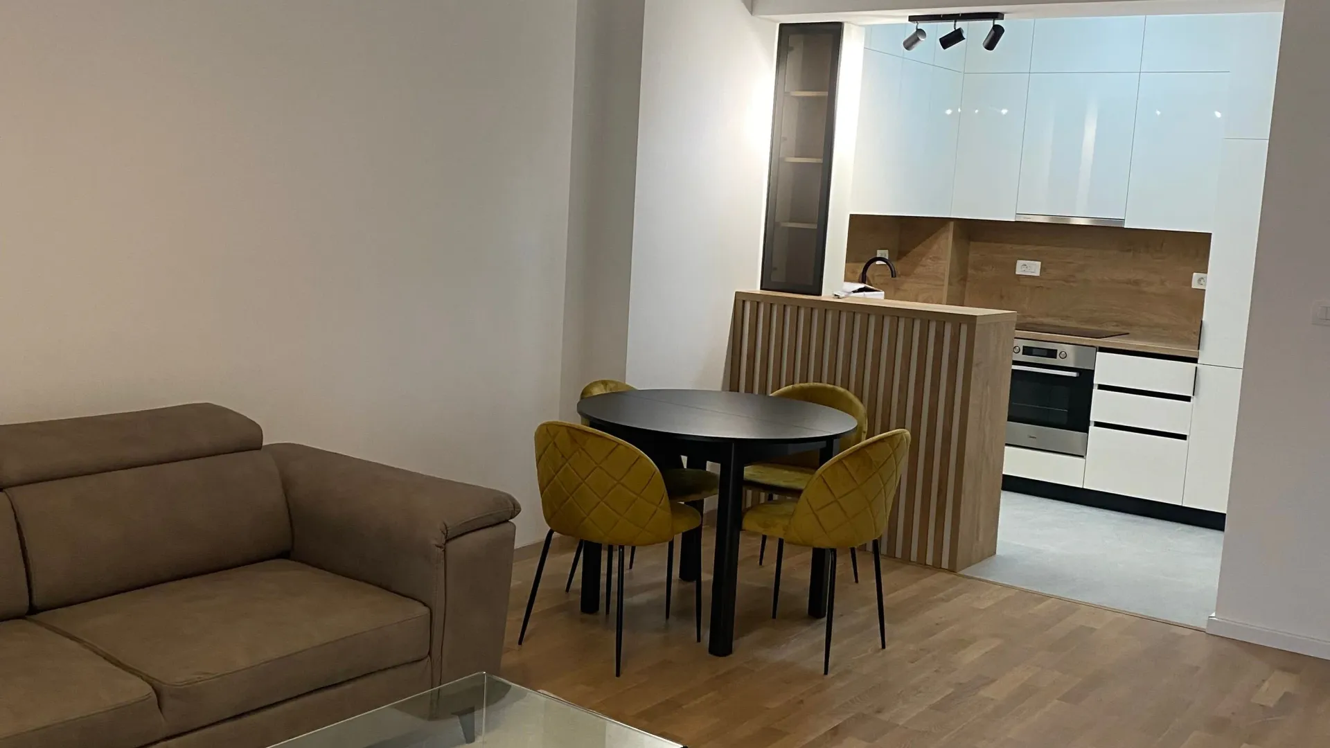 Prodaja, dvosoban stan, 67m², Malo Brdo, Podgorica