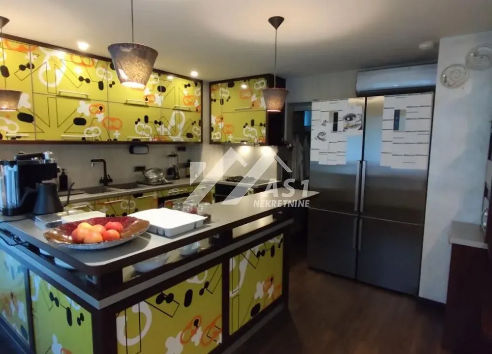 Izdavanje, četvorosoban stan, 120m², Liman 3, Novi Sad Sve Podlokacije