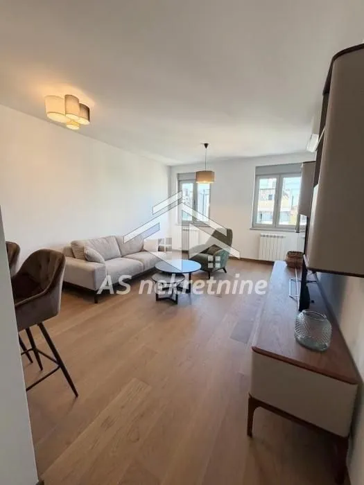 Izdavanje, trosoban stan, 68m², Tašmajdan, Palilula Sve Podlokacije