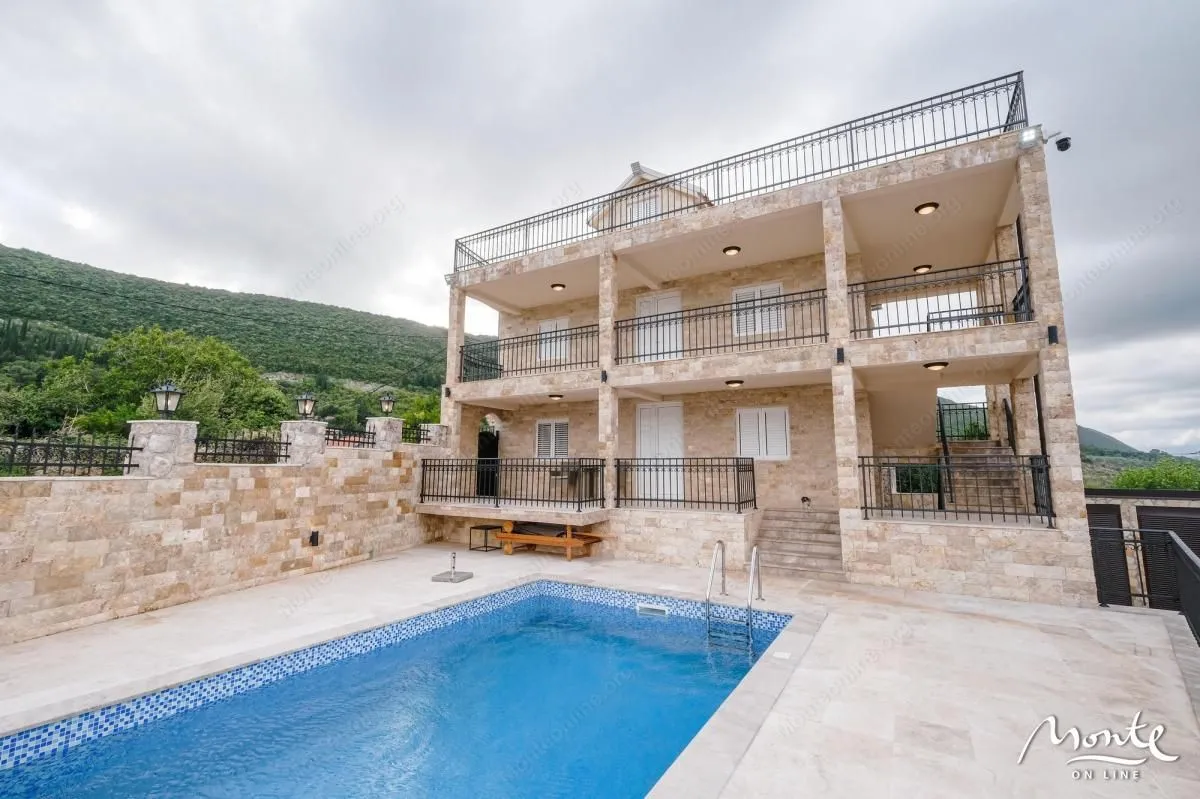 Prodaja, kuća, 204m², Herceg Novi, Crna Gora