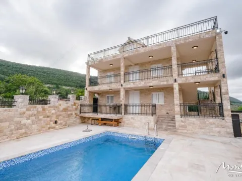 Prodaja, kuća, 204m², Herceg Novi, Crna Gora - image 1