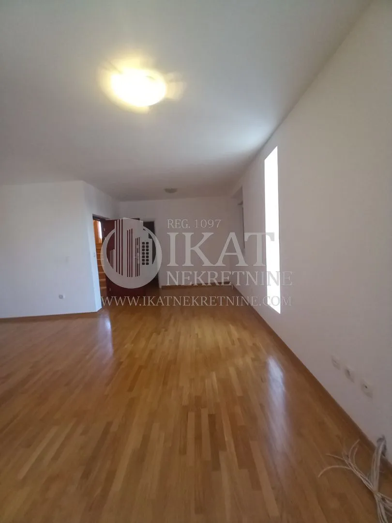 Sale, house, 397m², Petlovo Brdo, Beograd