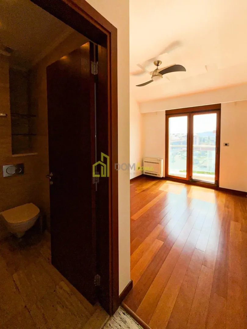 Izdavanje, trosoban stan, 138m², Preko Morače, Podgorica